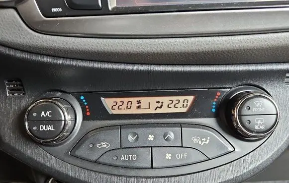 Toyota Yaris Climate control/heater control trim 75F206 IMPRK1470981