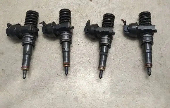 Volkswagen Polo IV 9N3 Fuel injectors set 0414720307