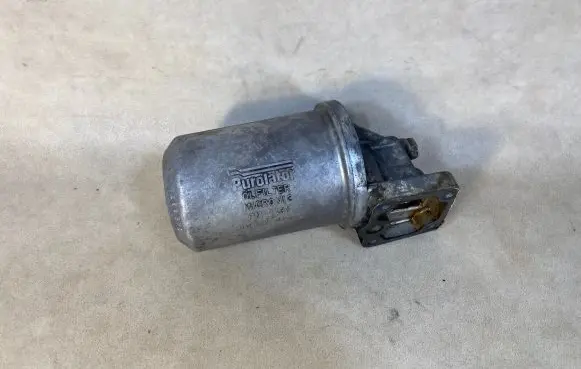 BMW 7 E23 Oil filter cover 11421716584