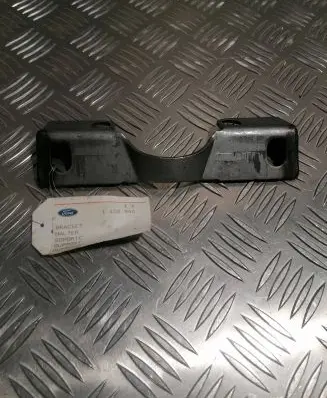 Ford Focus Muffler mount bracket/holder 98AB5A204AVE