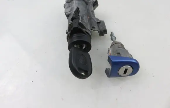 Volkswagen Golf IV Ignition lock 4B0905851C