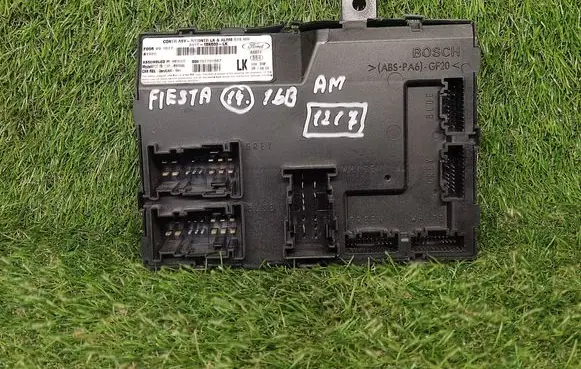 Ford Fiesta Comfort/convenience module AV1T15K600LK