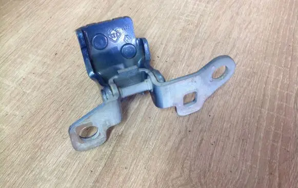 Renault Grand Modus Rear door upper hinge