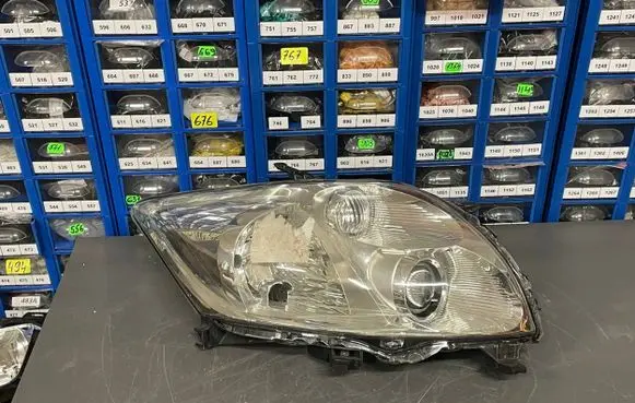 Toyota Auris 150 Headlight/headlamp 8111002470 89901357 89901943