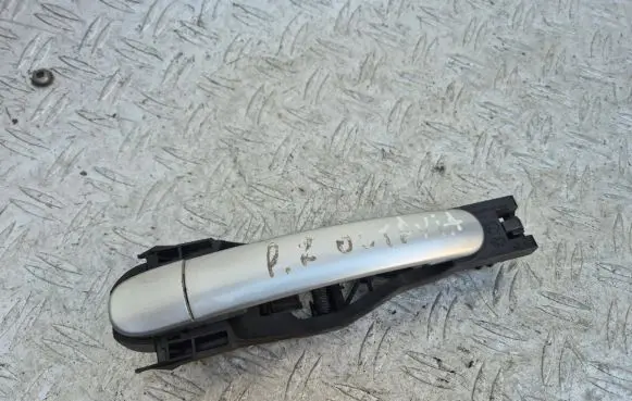 Skoda Octavia Mk2 (1Z) Front door exterior handle/bracket 6Q4839885