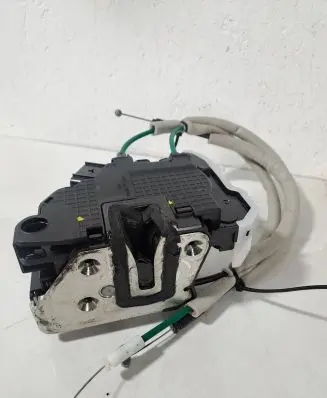 SsangYong Tivoli Front door lock 7122035000