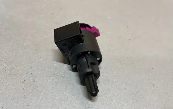 Audi A4 S4 B8 8K Brake pedal sensor switch 14689962