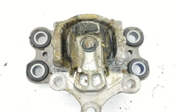 Volvo S60 Engine mount bracket
