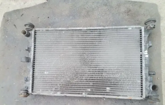 Ford Focus Coolant radiator XS4H8C342DB