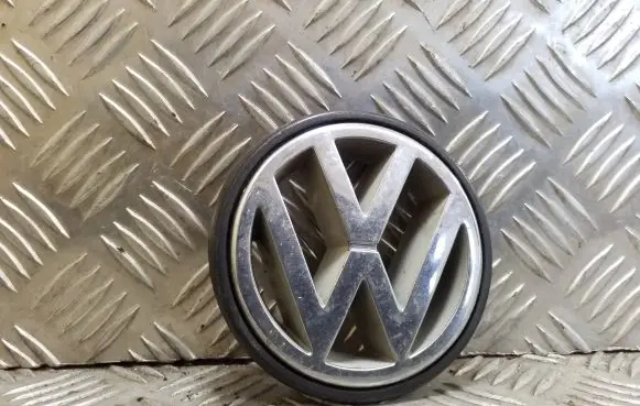 Volkswagen PASSAT B4 Manufacturer badge logo/emblem 3A0853601