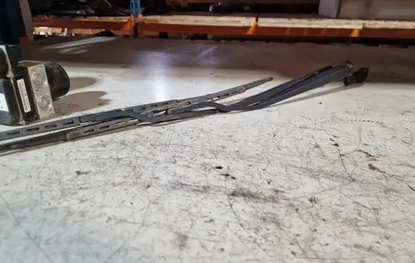 Skoda Fabia Mk1 (6Y) Front wiper blade arm
