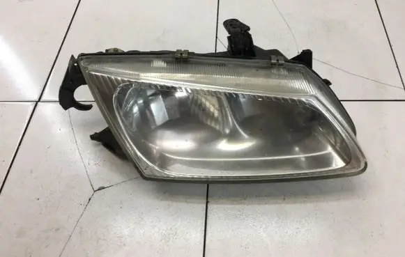 Nissan Almera N16 Headlight/headlamp