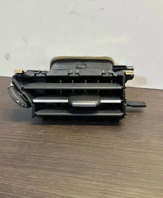 Toyota Avensis T270 Dash center air vent grill 09470001