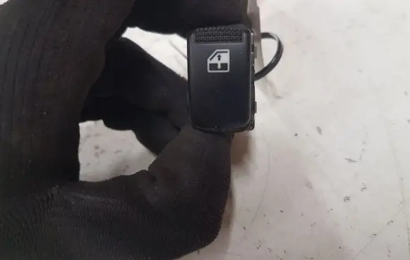 KIA Carens I Electric window control switch 040421