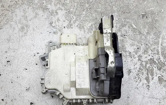 Audi A5 8T 8F Rear door lock 8k0839016c