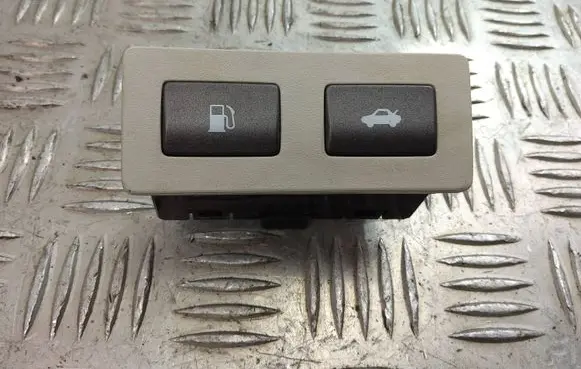 Lexus LS 460 - 600H Fuel tank opening switch 15C041