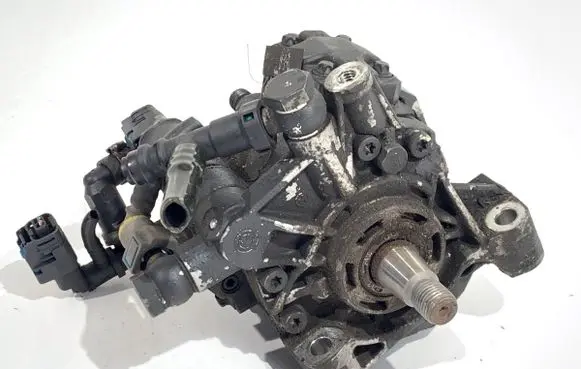 Renault Megane III Fuel injection high pressure pump 8200704210