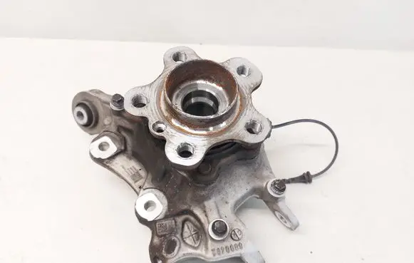 Rear wheel hub
