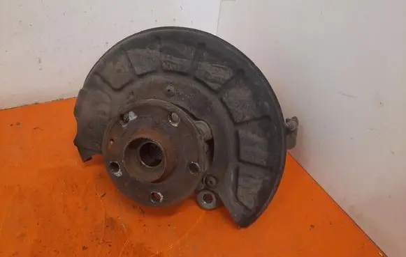 Volkswagen Cross Touran I Front wheel hub spindle knuckle