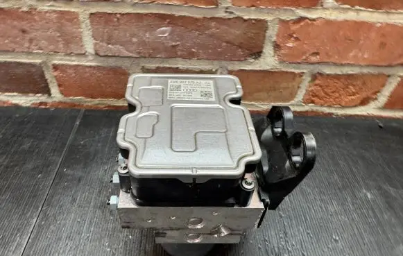 Audi Q8 ABS Pump 4M6907379B 4M6614517BE