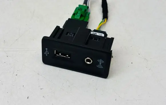 Volkswagen PASSAT B8 USB socket connector 5G0035222E 5Q0035724 5Q0035726E
