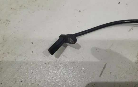 Mercedes-Benz GLK (X204) ABS brake wheel speed sensor A2045400517