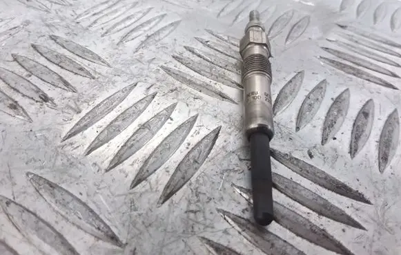 Volkswagen Golf III Glow plug 0100226227