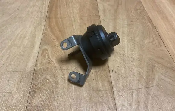 Volvo V70 Vacuum valve 