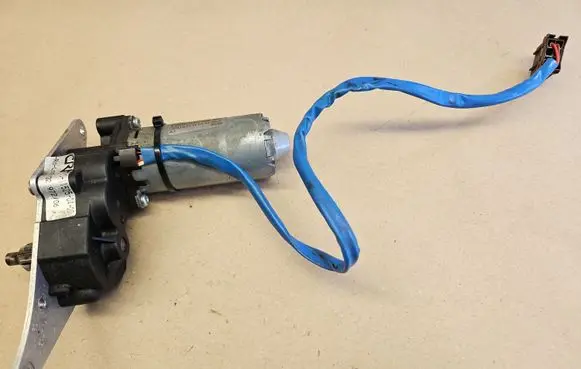 Mercedes-Benz SL R230 Seat adjustment motor A2308201142 2308201142