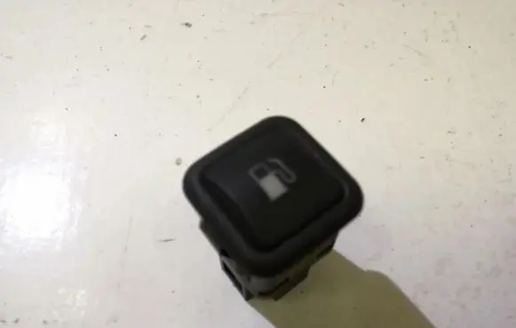 Volkswagen PASSAT B5 Fuel tank opening switch 3B0959833A 03000313
