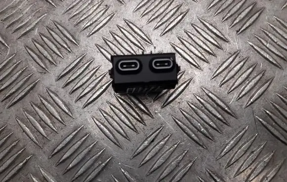 BMW 5 G60 G61 USB socket connector 5B51C73