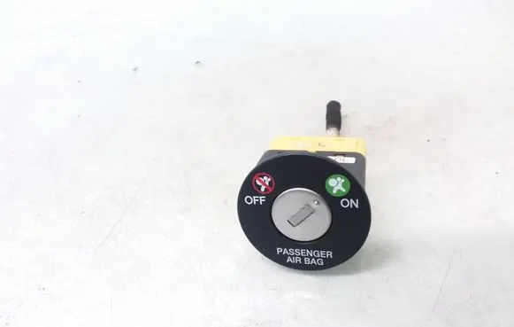 KIA Sorento Passenger airbag on/off switch 