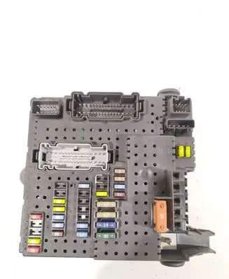 Volvo V70 Fuse module 30728512 05W225 28017881