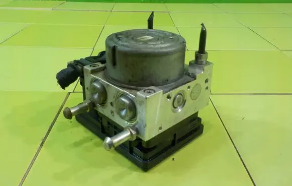 Skoda Yeti (5L) ABS Pump 4670A990 17AB77