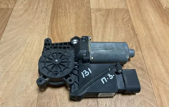 Mercedes-Benz A W168 Rear door window regulator motor 119830300 05073112 43S97S03