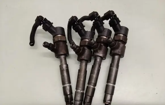 Alfa Romeo 147 Fuel injectors set 0445110119