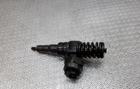 Volkswagen Sharan Fuel injector 038130073J