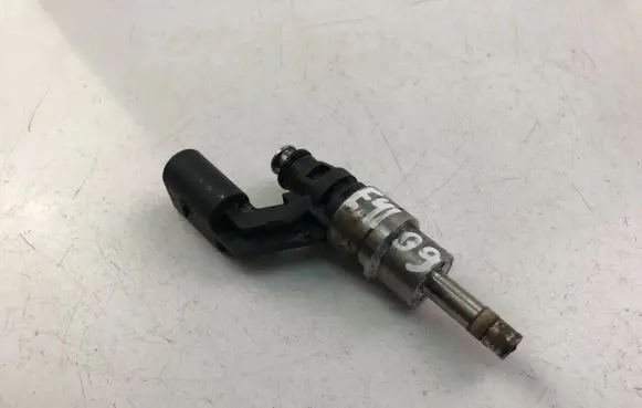 Skoda Octavia Mk2 (1Z) Fuel injector 03C906036A