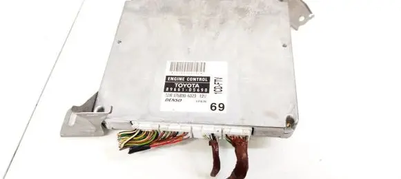 Toyota Avensis T250 Engine control unit/module 8966105690 89661-05690