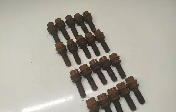 Volkswagen Transporter - Caravelle T5 Nuts/bolts