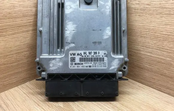 Volkswagen Tiguan Engine control unit/module 04L907309P 0281031483