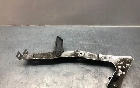 Audi A5 8T 8F Fender mounting bracket 8T0821135C