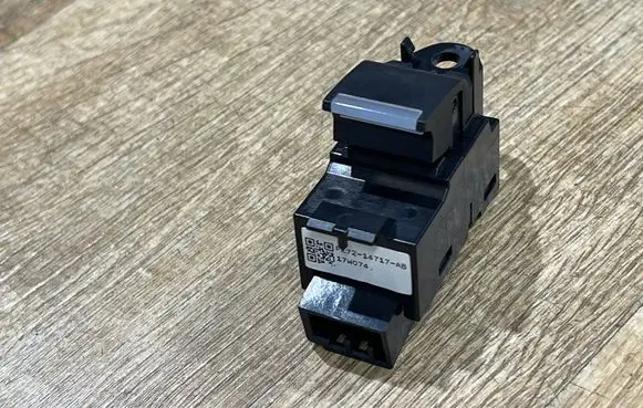 Land Rover Discovery 5 Electric window control switch FK7214717AB 17W074