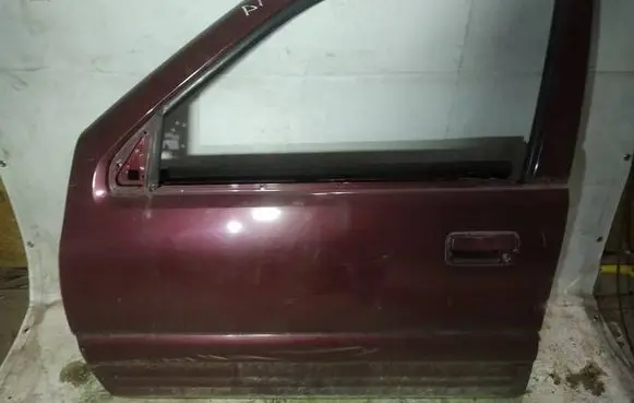 Opel Frontera B Front door RAUDONOS