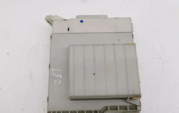 Lexus IS 220D-250-350 Fuse module 8273053020