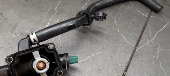 Citroen Xsara Picasso Thermostat/thermostat housing 9647265980