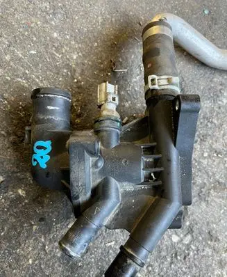 Ford Focus Thermostat/thermostat housing CM5G9K478GA