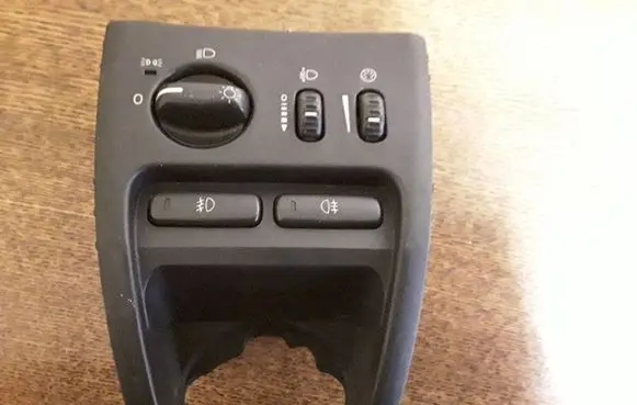 Volvo XC90 Light switch 8685452
