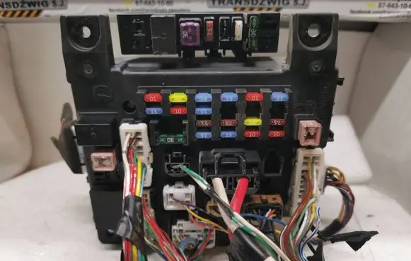 Mitsubishi Outlander Fuse module 8637A319 L8637002A 00017922