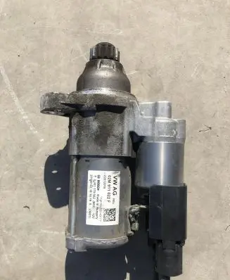 Volkswagen Golf VII Starter motor 02M911022F